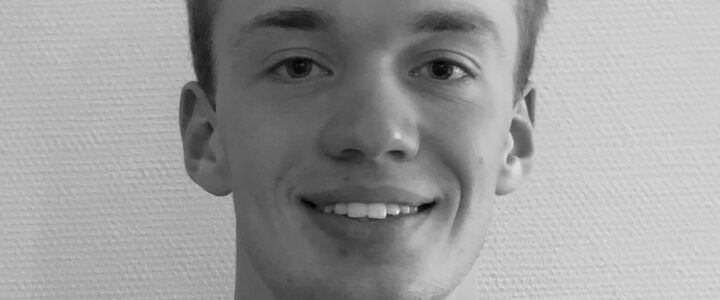 Fast håndtryk, åbne arme og et kæmpe smil
